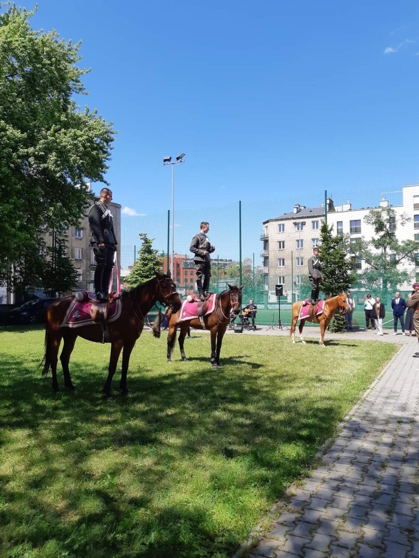 Uczniowie zdobędą niezbędną wiedzę, która została zawarta w...