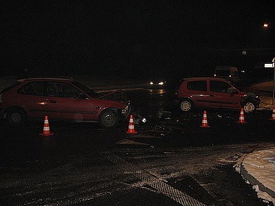 KRÓTKO: W niedzielny wieczór przy wjeździe na DK88 w Zabrzu zderzyły się dwa samochody