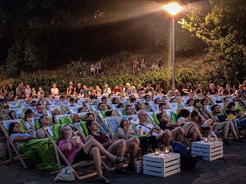 Szczecińskie kino na leżakach obfituje w uczestników. Jakie filmy jeszcze można obejrzeć? 