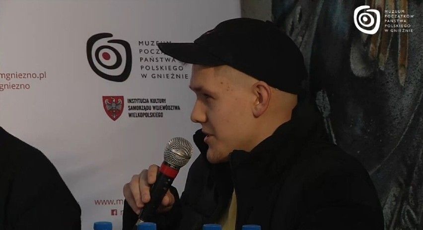 Gniezno. Debata o początkach polskiego hip-hopu na podwórku przy ul. Chrobrego 33