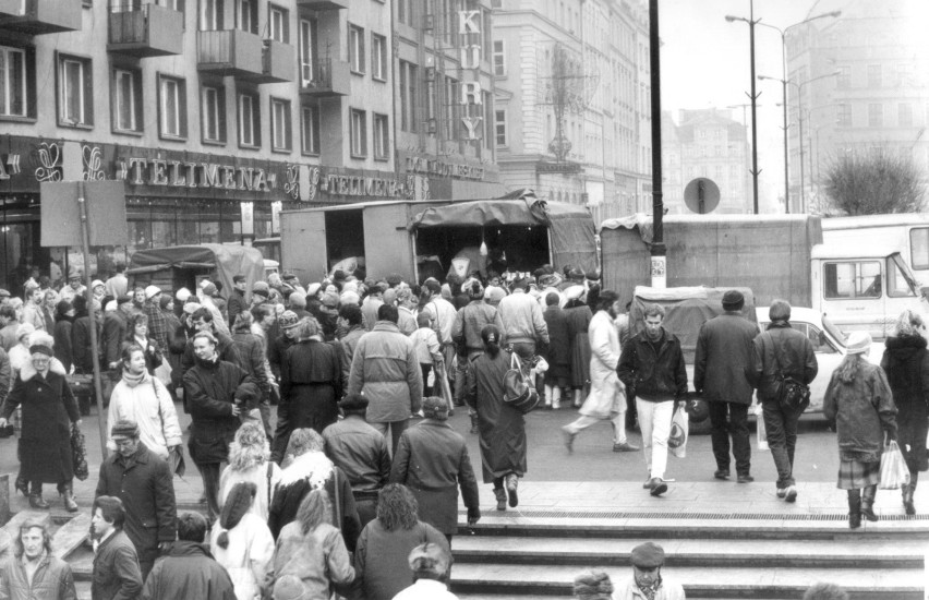 1990 rok, Ulica Świdnicka zamieniła się w targowisko