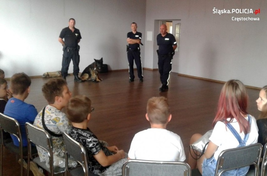 Rambo z częstochowskiej policji na spotkaniu z dziećmi ZDJĘCIA