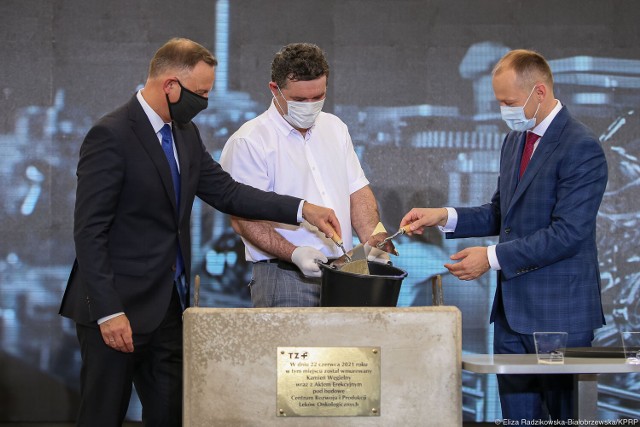 Prezydent RP podczas wizyty w Tarchomińskich Zakładach Farmaceutycznych "Polfa”