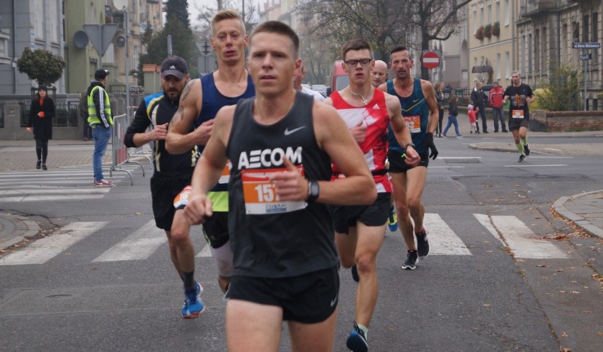 Półmaraton Bydgoski 2017. Ponad tysiąc zawodników pobiegło ulicami miasta [zdjęcia, wideo]