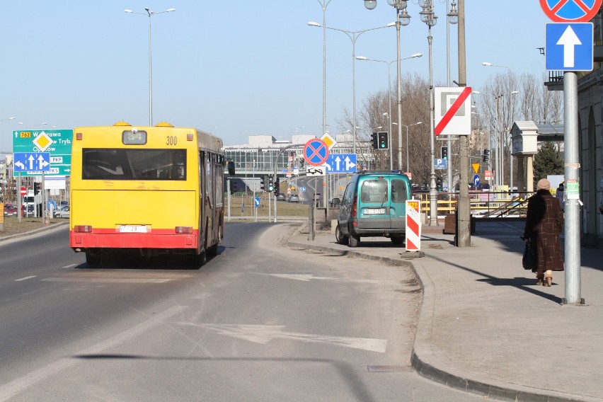 Za daleko do przystanku na ulicy Żelaznej w Kielcach