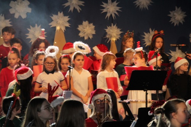 Koncert Bożonarodzeniowy w Zespole Szkół Miejskich w Radziejowie