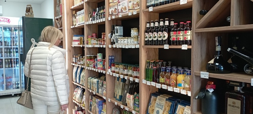 Nowy sklep Aperitivo z alkoholami z całego świata i włoskimi produktami otwarto w Jędrzejowie. Zobacz zdjęcia