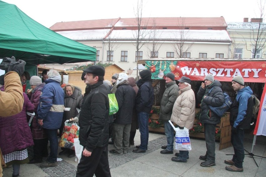 Wielka wigilia z prezydentem Kielc Bogdanem Wentą dla potrzebujących na kieleckim Rynku