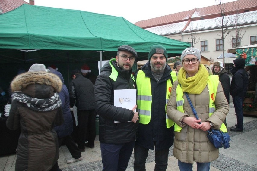 Wielka wigilia z prezydentem Kielc Bogdanem Wentą dla potrzebujących na kieleckim Rynku
