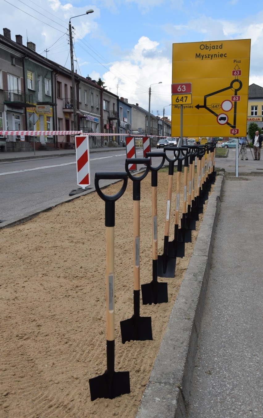 Szpadle oficjalnie wbite w drogę krajową nr 63