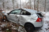 Wypadek pomiędzy Witeradowem a Gorenicami. Pijany kierowca wjechał do przydrożnego rowu i uderzył drzewo 