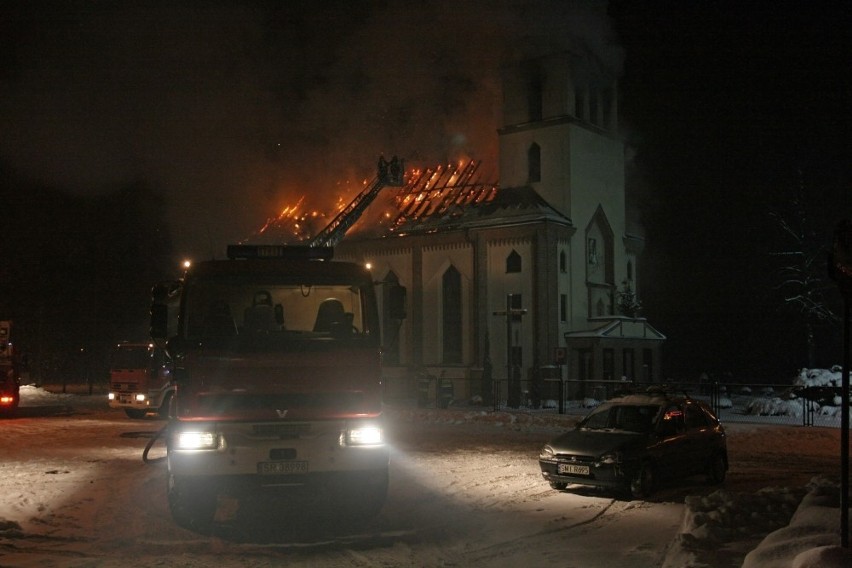Pożar kościoła w Orzeszu-Jaśkowicach [ZDJĘCIA Z AKCJI GAŚNICZEJ]