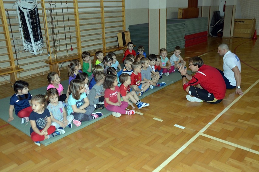Zajęcia  sportowo- rekreacyjne dla dzieci z przedszkola Sunny Days w Złotowie 
