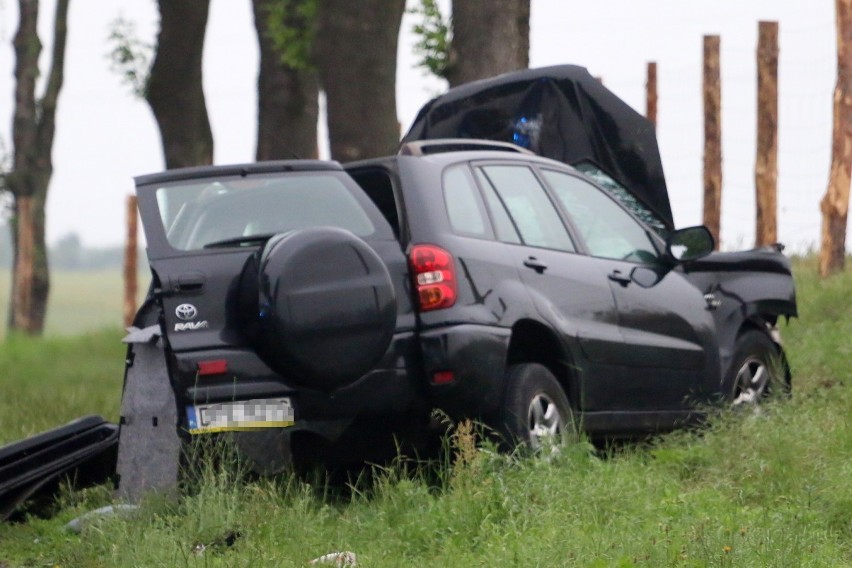 Nielubia: Wypadek na DK 12. Czołowe zderzenie dwóch aut. ZDJĘCIA