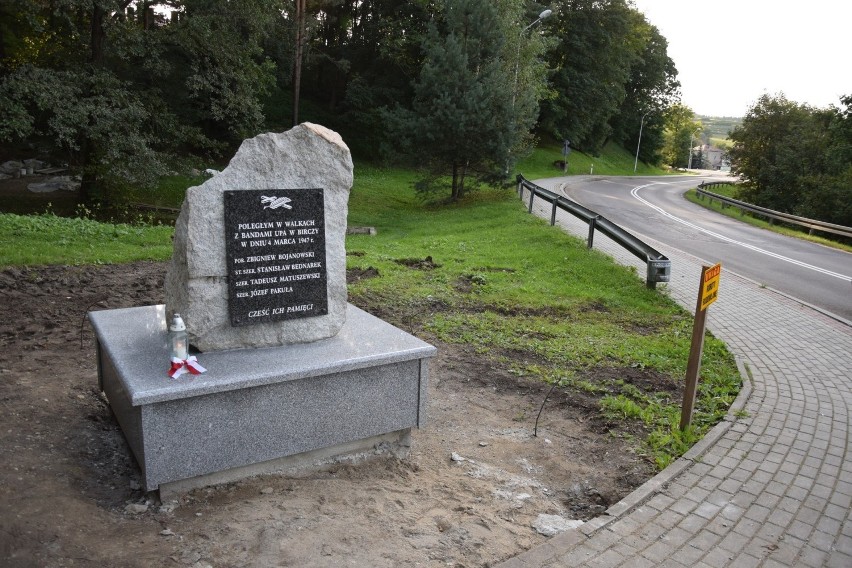 Rozpoczęły się prace budowlane przy nowym pomniku w Birczy,...