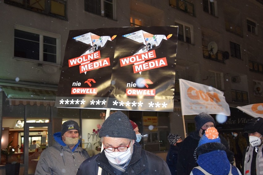 Pikieta w obronie wolnych mediów w Opolu. Interweniowała...