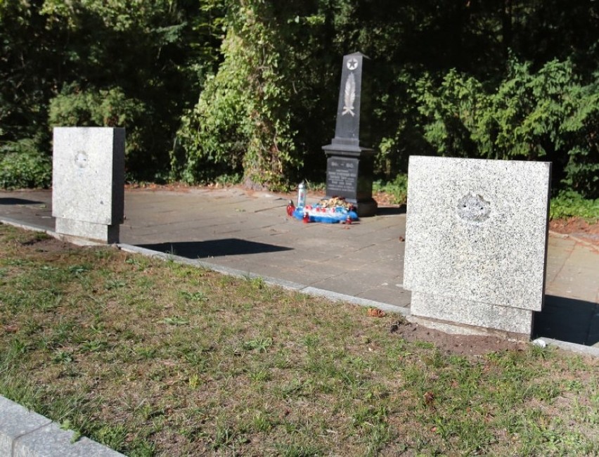 Nagrobki rosyjskich żołnierzy na Cmentarzu Centralnym zniszczone