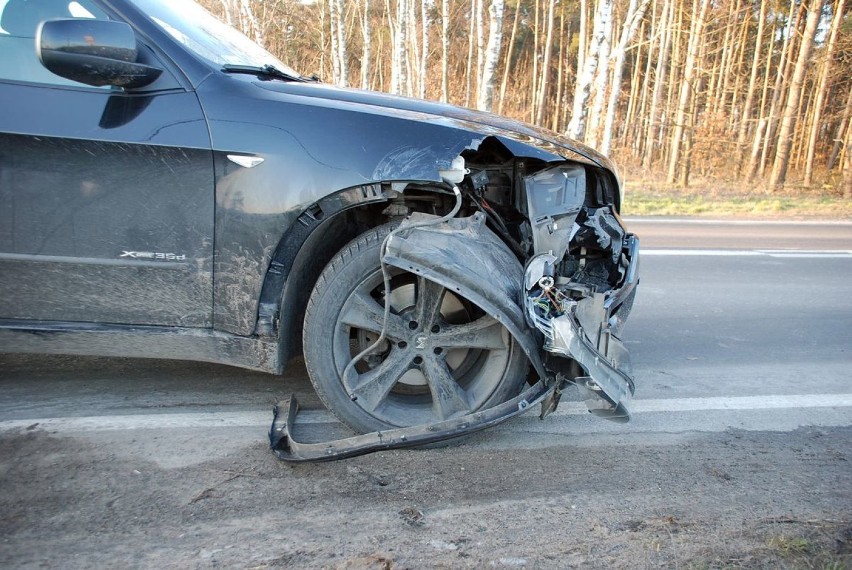 BMW śmiertelnie potrąciło pieszą na DK32, między...