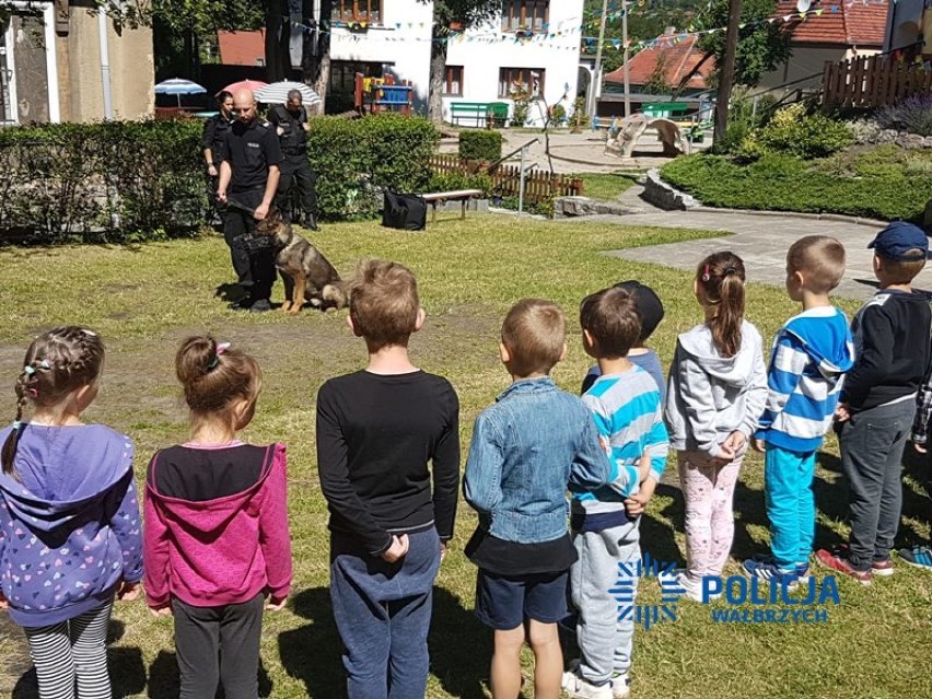 W ramach akcji „Bezpieczne wakacje”, policjanci odwiedzili...