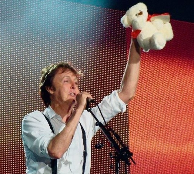 Paul McCartney z pamiątką od poznańskiej wielbicielki