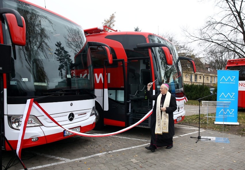 Centrum Krwiodawstwa w Warszawie ma nowe autobusy [ZDJĘCIA] 