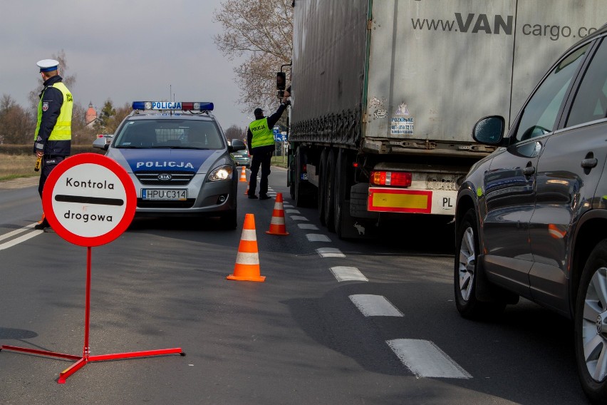 Śrem: policjanci sprawdzali trzeźwość kierowców (07.4.2015)
