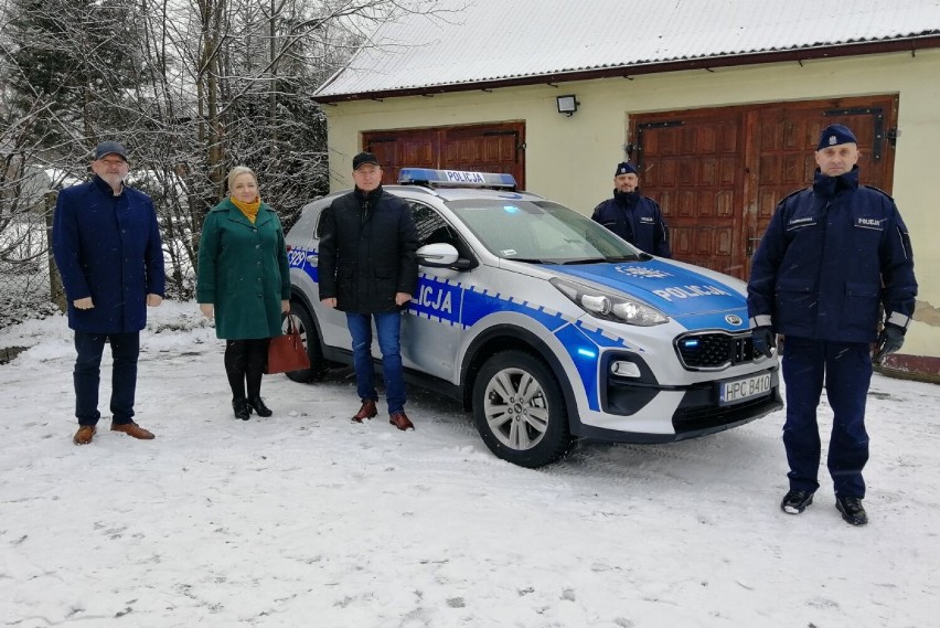 Policjanci z Osia mają nowy samochód. Zobacz zdjęcia