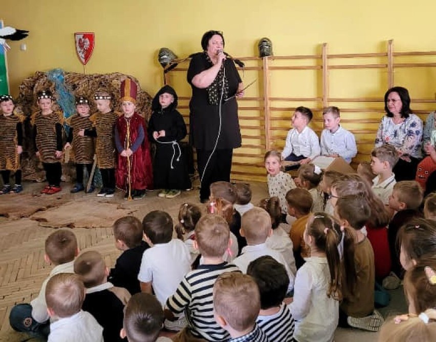 Niezwykłe przedstawienie z okazji rocznicy Chrztu Polski w Przedszkolu Samorządowym numer 5 w Kielcach. Zobacz zdjęcia