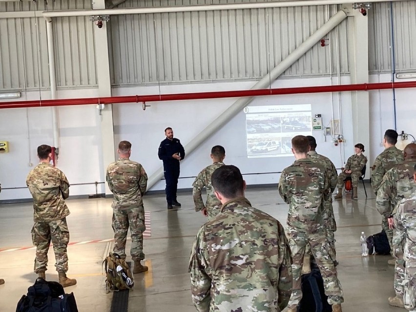 Policjanci szkolili amerykańskich żołnierzy w bazie w Łasku