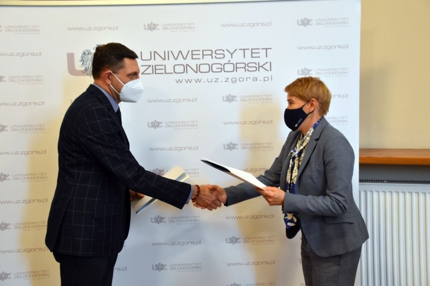 Podpisanie umowy o współpracy między Uniwersytetem...