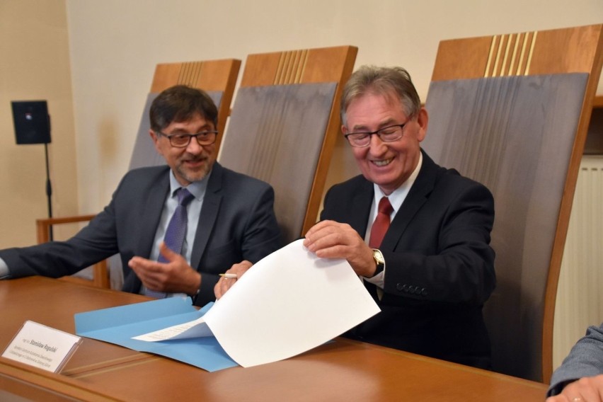 Podpisanie umowy o współpracy między Uniwersytetem...