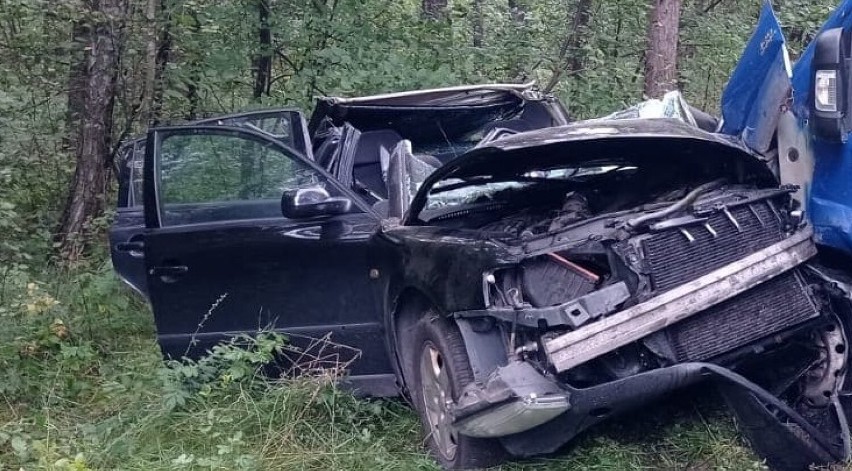Wypadek pomiędzy Dzietrznikami a Załęczem. Trzy osoby przewiezione do szpitala 