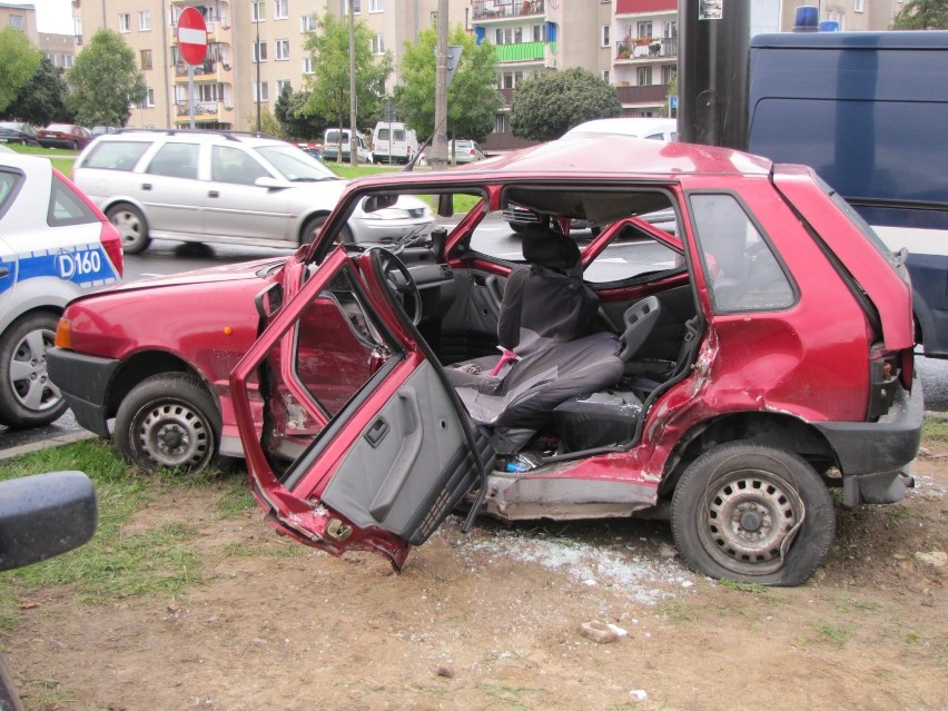 Ul. Diamentowa: Wypadek na skrzyżowaniu z ul. Wrotkowską