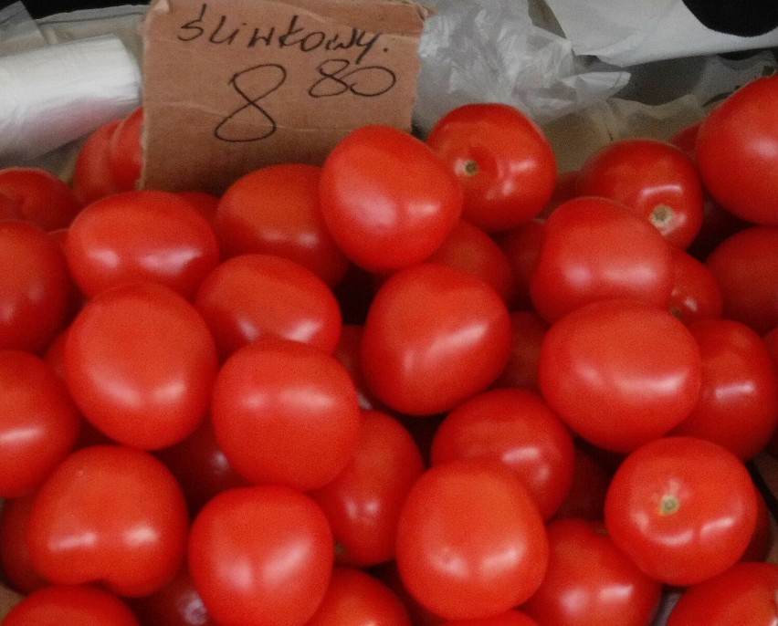 Pomidory śliwkowe kosztowały 8,50 za kilogram