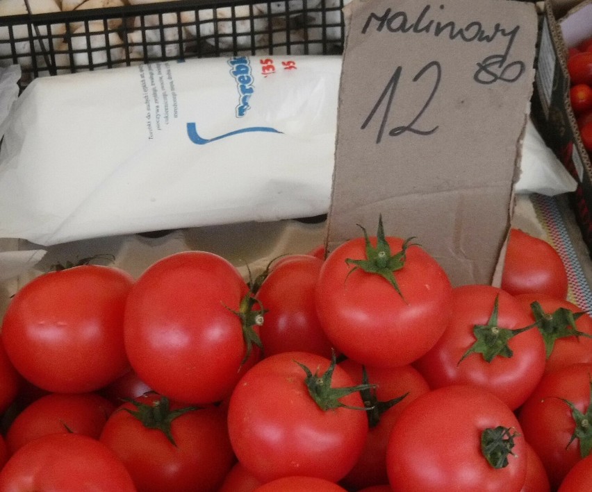 Pomidory malinowe były w cenie 12,80 za kilogram