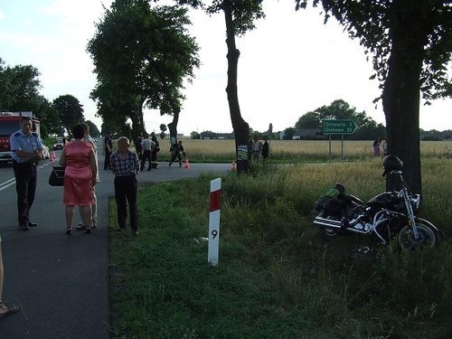 Po zderzeniu motocykl zjechał do rowu