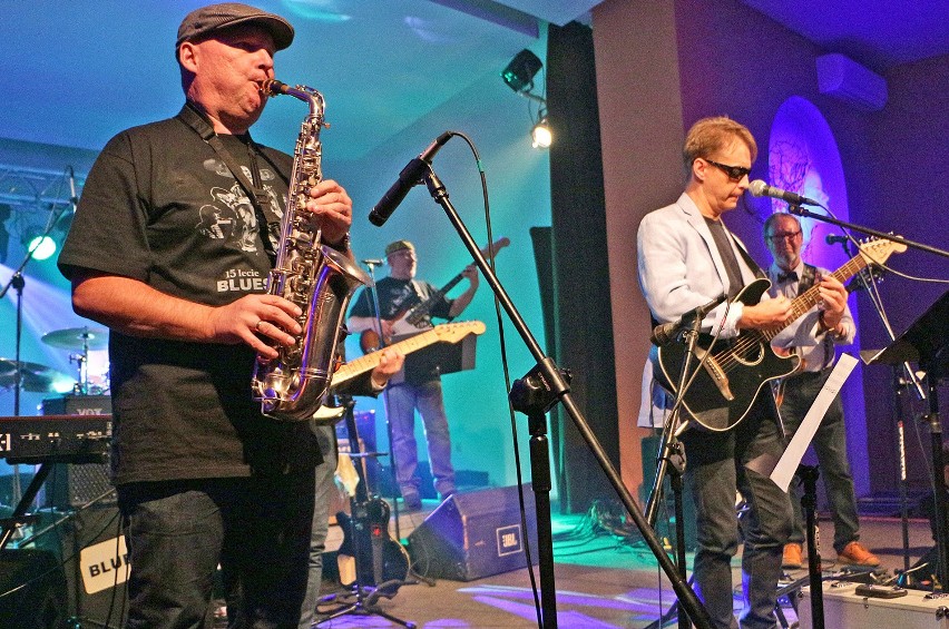 Koncert zespołu Bluesqua i aukcje na rzecz hospicjum 
Gorąco...