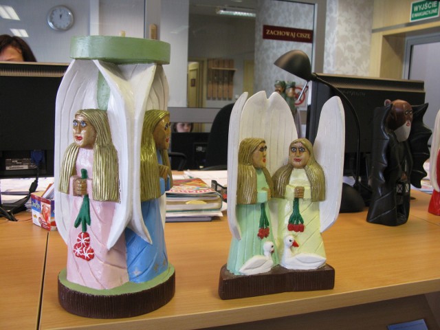 W bibliotece można zobaczyć rzeźby Zenona Miszewskiego