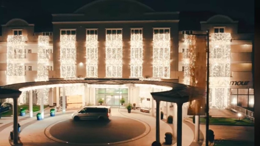 Tu jest jak w bajce! Niesamowite świąteczne iluminacje Hotelu i Basenów Tropikalnych Binkowski Resort w Kielcach. Zobaczcie zdjęcia i film