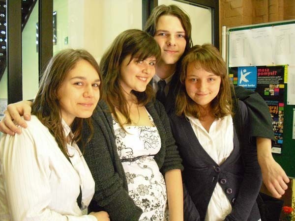 Uczniowie Gimnazjum nr 1 (od lewej): Marta Chojnacka, Angelika Litwin, Magdalena Grima, Maciej Balas już wybrali szkoły średnie
