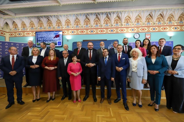 Kandydaci Prawa i Sprawiedliwości do Sejmu z okręgu nr 5 oraz do Senatu z trzech okręgów zostali zaprezentowani w auli Akademii Jagiellońskiej w Toruniu