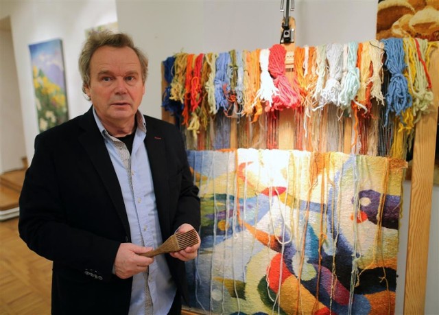Do 6 marca w Ośrodku Działań Artystycznych można oglądać 16 tkanin i 27 obrazów artysty