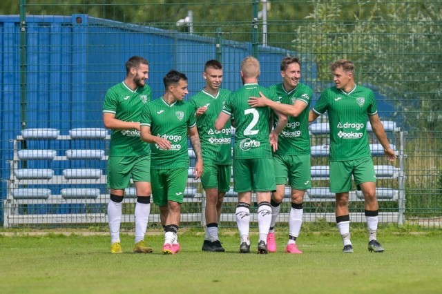 Młodzi zawodnicy mają szansę rozwijać się w pierwszym zespole Jaguara Gdańsk, który jest liderem IV ligi na Pomorzu