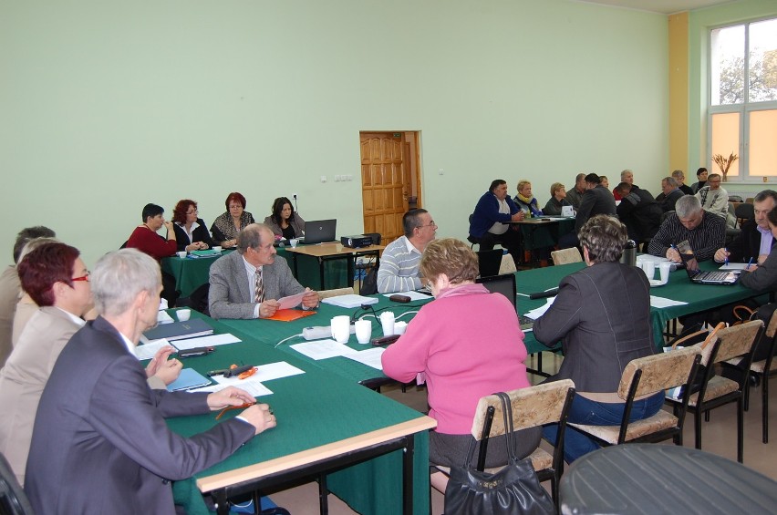 Gmina Stegna. Sesja Rady została przerwana w połowie i przeniesiona na 5 listopada