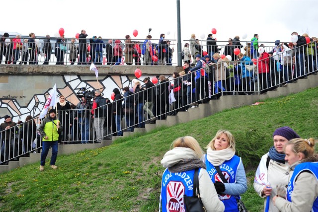 Protest nauczycieli w Warszawie. Nauczyciele i związkowcy strajkowali na ulicach [WIDEO, ZDJĘCIA]