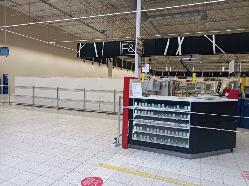 Szczawno-Zdrój: Market Tesco został zamknięty (ZDJĘCIA)