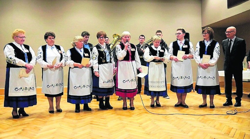 Osiem pań ze strzeleńskiego Koła Gospodyń Wiejskich otrzymało „Ordery Serca- Matkom Wsi”, które wręczył Piotr Hałuszczak, prezes Wojewódzkiego Związku Rolników