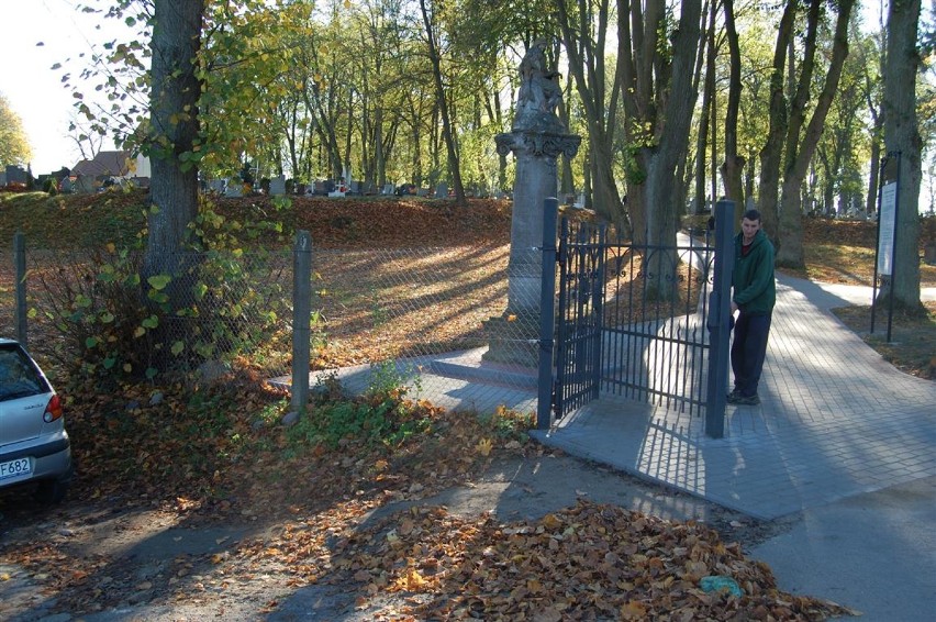 Cmentarz w Żukowie