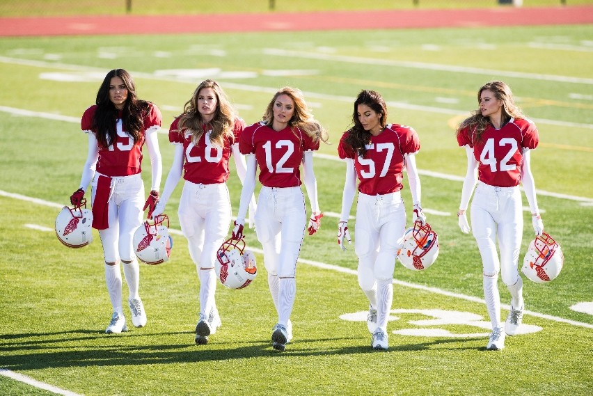 Aniołki Victoria's Secret ostro trenują przed finałem Super Bowl [ZDJĘCIA]