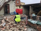 Tragedia w Kcyni. Zawaliła się ściana budynku. Cztery osoby przysypane, jedna nie żyje! [zdjęcia]